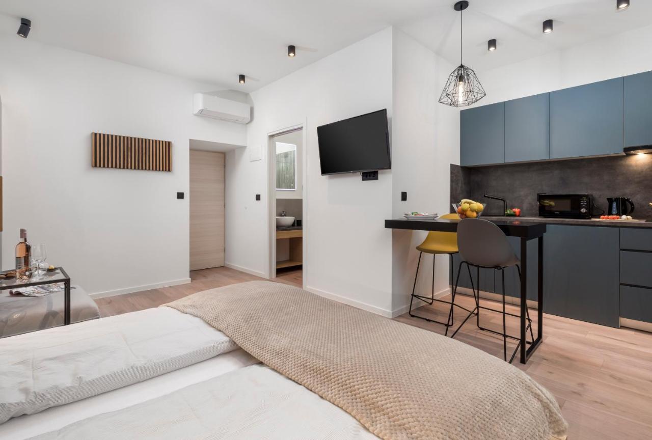 Deluxe Apartments "In The Center" Rijeka Exterior photo